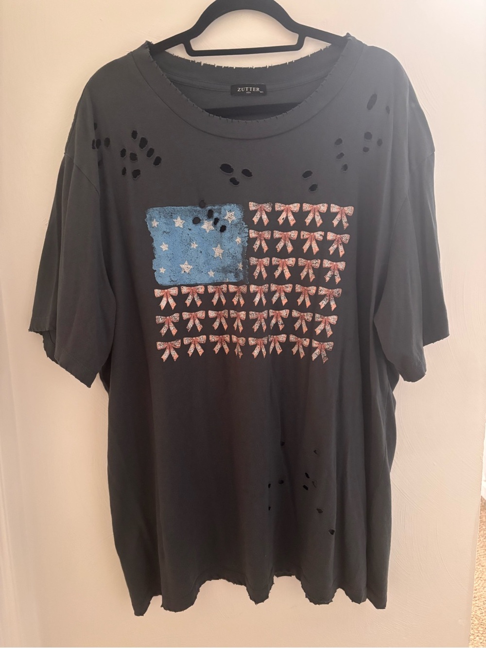 Zutter Women’s Distressed Flag Graphic T‑Shirt